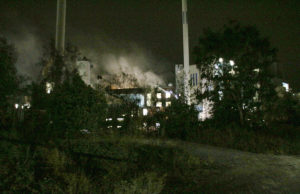 Zuckerfabrik Jülich. Bereits zwei Stunden nach den großen Explosionen hatte die Feuerwehr den Brand unter Kontrolle. Foto: Dorothée Schenk