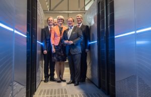 Von links nach rechts: Forschungsstaatssekretär Thomas Rachel MdB, Staatssekretär Klaus Kaiser, Bundesforschungsministerin Anja Karliczek, NRW-Ministerpräsident Armin Laschet und Prof. Wolfgang Marquardt. Foto: BMBF / Hans-Joachim Rickel