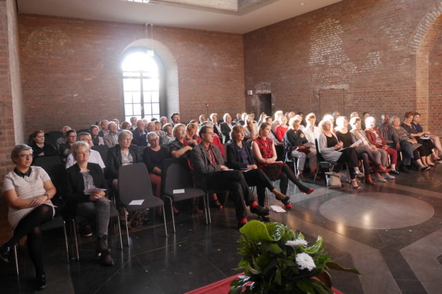 Festgäste in der Schlosskapelle Foto: Alexander Böcking