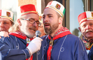 Das Singen des "Hexenturmlieds" gehört zu den unverrückbaren Traditionen bei der Historischen Gesellschaft Lazarus Strohmanus. Foto: Dorothée Schenk