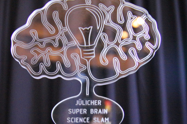 Diese Trophäe gibt es beim Science Slam in Jülich. Foto: tee