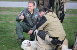 Auf Tuchfühlung mit dem Wolf. Fotos: Dieter Benner