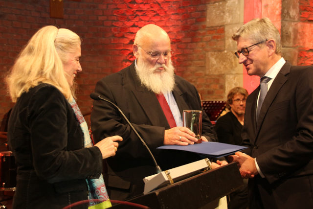 MinervaPreis-Übergabe durch den Vorsitzenden des Förderverein Museum Zitadelle, Prof. Wolfgang Marquardt (r) an Prof. Marcus Baumann, Rektor der FH Aachen. Laudatorin Isabel Pfeiffer-Poensgen. Fotos: Arne Schenk