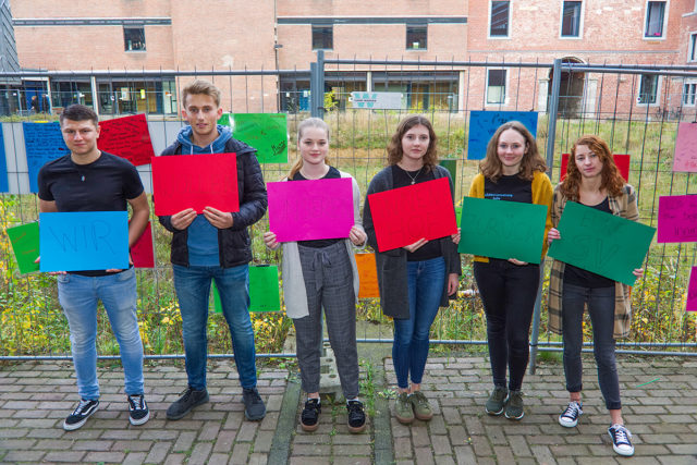 Die SV protestiert für die Öffnung des Innenhofs. Fotos: Dieter Benner