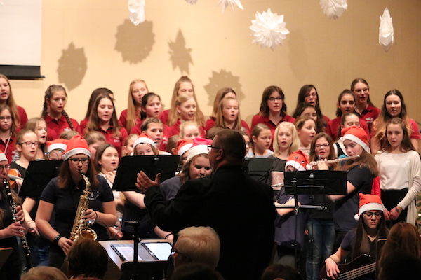 Weihnachtskonzert im Jülicher Mädchengymnasium statt