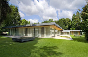Der 1963 vom Architekten Sep Ruf entworfene Kanzlerbungalow in Bonn (© Stiftung Haus der Geschichte/Axel Thünker)