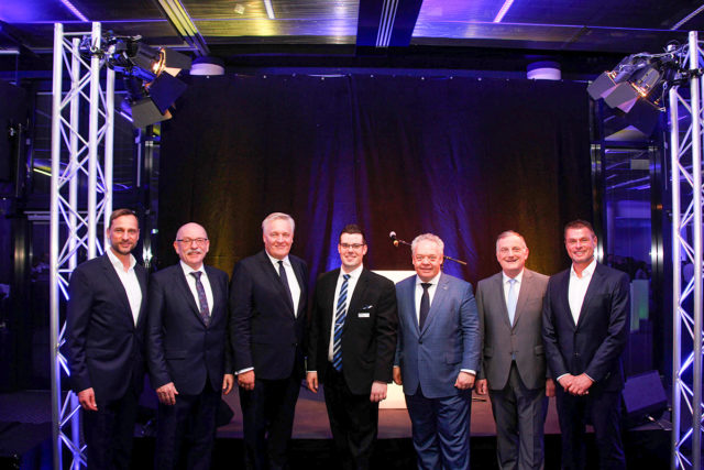 Gruppenbild mit verantwortlich Beteiligten: Georg Schmiedel, Peter Kaptain, Wolfgang Spelthahn, Daniel Rosenow, Jörg T. Böckeler, Paul Larue und Jörg Frühauf (von links). Foto: Kreis Düren