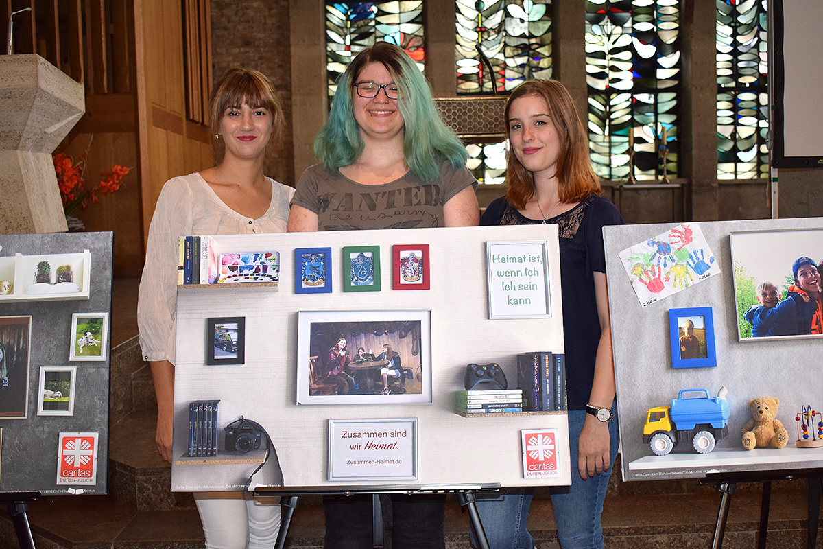 Vernissage von "Zeig mir Deine Heimat" in der Marienkirche Düren. Foto: Caritasverband Düren-Jülich