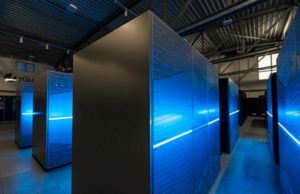 Mit JUWELS verfügt das Forschungszentrum über einen Supercomputer, der zu den schnellsten der Welt gehört. Der Rechner ist bei Forschern aus ganz Europa hochbegehrt. Das System wird unter anderem für Simulationen in der Hirnforschung verwendet, etwa im europäischen Human Brain Project (HBP). Foto: Forschungszentrum Jülich/Sascha Kreklau
