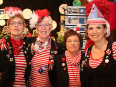 Die Frauen der kfd Broich wissen, wir man Karneval feiert. Fotos: Dorothée Schenk
