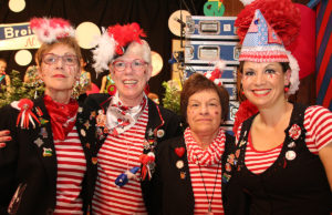 Die Frauen der kfd Broich wissen, wir man Karneval feiert. Fotos: Dorothée Schenk