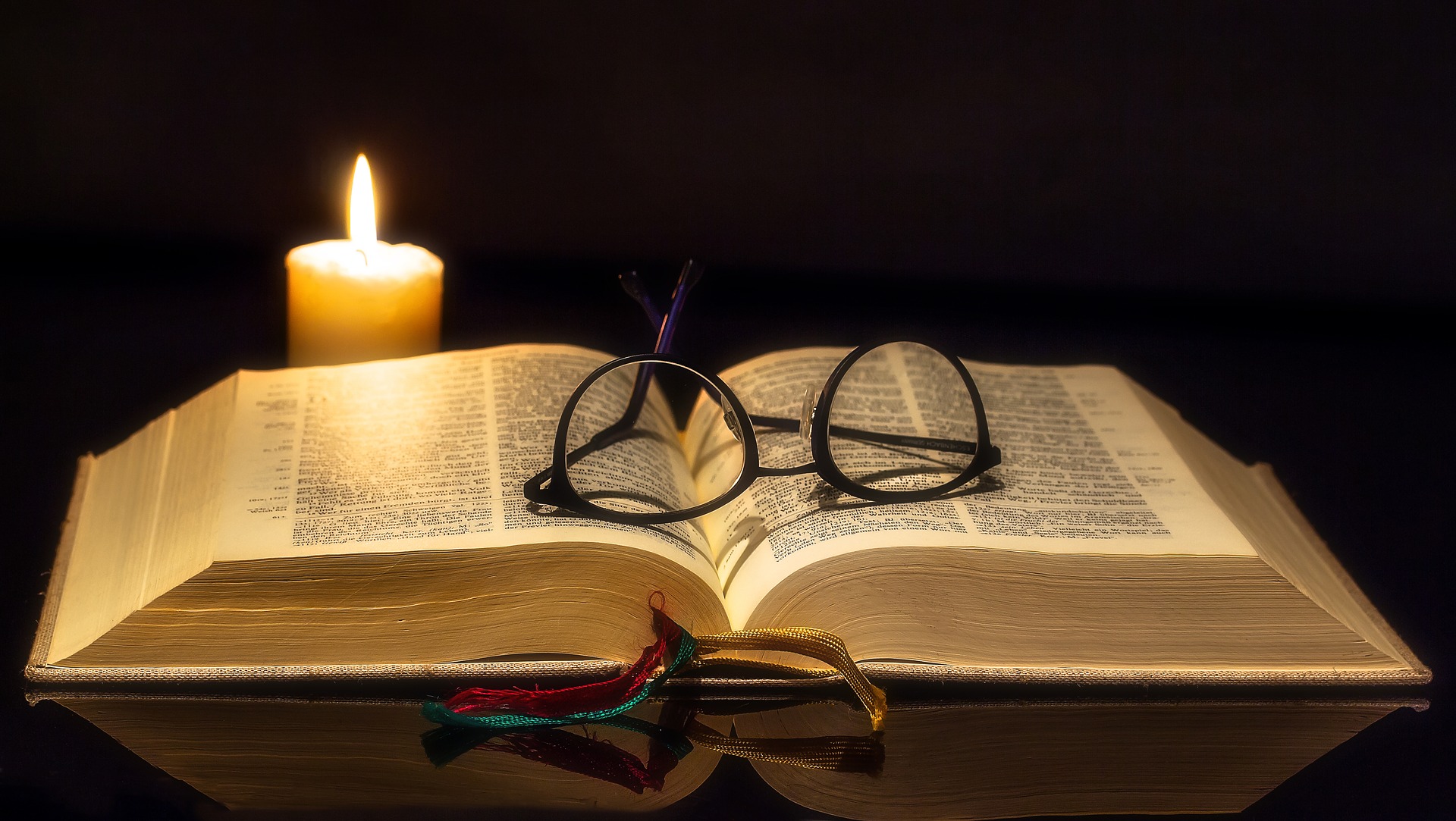 Die Bibel hält unzählige Geschichten über das Leben bereit. Foto: pixabay / Myriams-Fotos