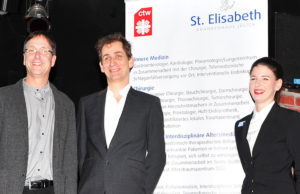 Dr. med. Mario Meuser (v.l.), Dr. med. Christoph Walter und Geschäftsführerin Judith Kniepen bei der gut besuchten Veranstaltung des Jülicher Krankenhauses. Foto: S. Freyaldenhoven