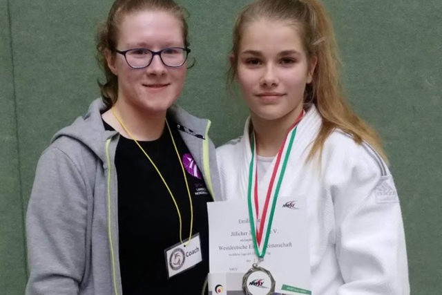 Coach Dorothea Scherer und die Vizemeisterin Emilia Meffert. Foto: Judoclub Jülich