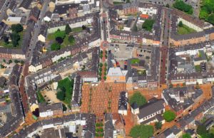 Blick von oben auf den Markt und die Innenstadt. Foto: Siegfried Peters