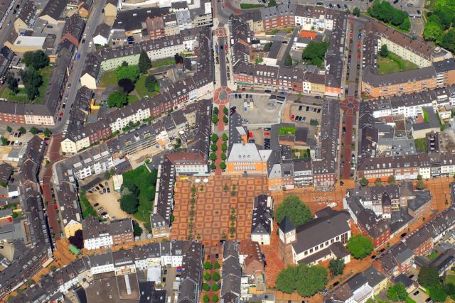 Blick von oben auf den Markt und die Innenstadt. Foto: Siegfried Peters