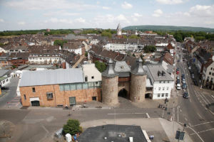 Der Blick auf den Hexentum mit Sicht auf die Innenstadt Jülichs bis zur Sophienhöhe. Foto: Ingrid Pütz