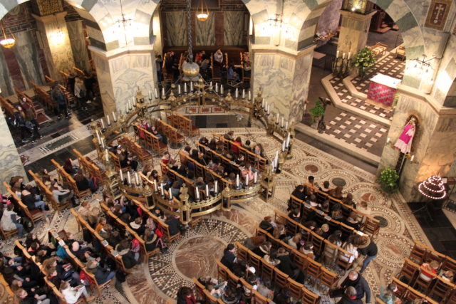 Die Schulgemeinde des MGJ feierte gemeinsam Gottesdienst im Aachener Dom. Foto: MGJ