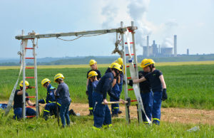 Jugendgruppen des THW absolvieren eine Übung unter Realbedingungen. Foto: Horst Wipper /thw