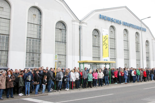 Gäste aus dem Kreis Düren vor dem Rheinischen Industriemuseum in Oberhausen. Foto: Kreis Düren