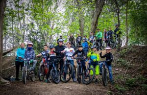 Junge Biker im Wallgraben an der Zitadelle Jülich | Fotos: Hack