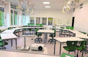 Modernisierte Fachräume und Fünf-Achs-Bearbeitungszentrum