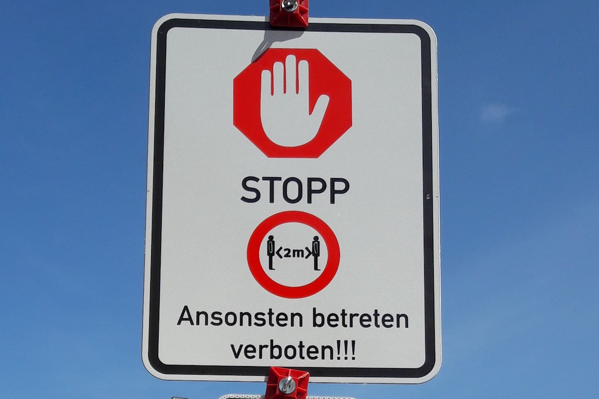 Schild abstand markt