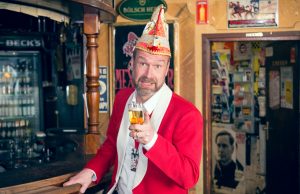 Der Sitzungspräsident im KuBa-Biergarten