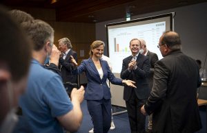 Patricia Peill, CDU freut sich über den Wahlsieg