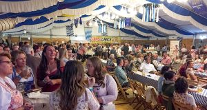 Rein ins Dirndl und ab ins Zelt