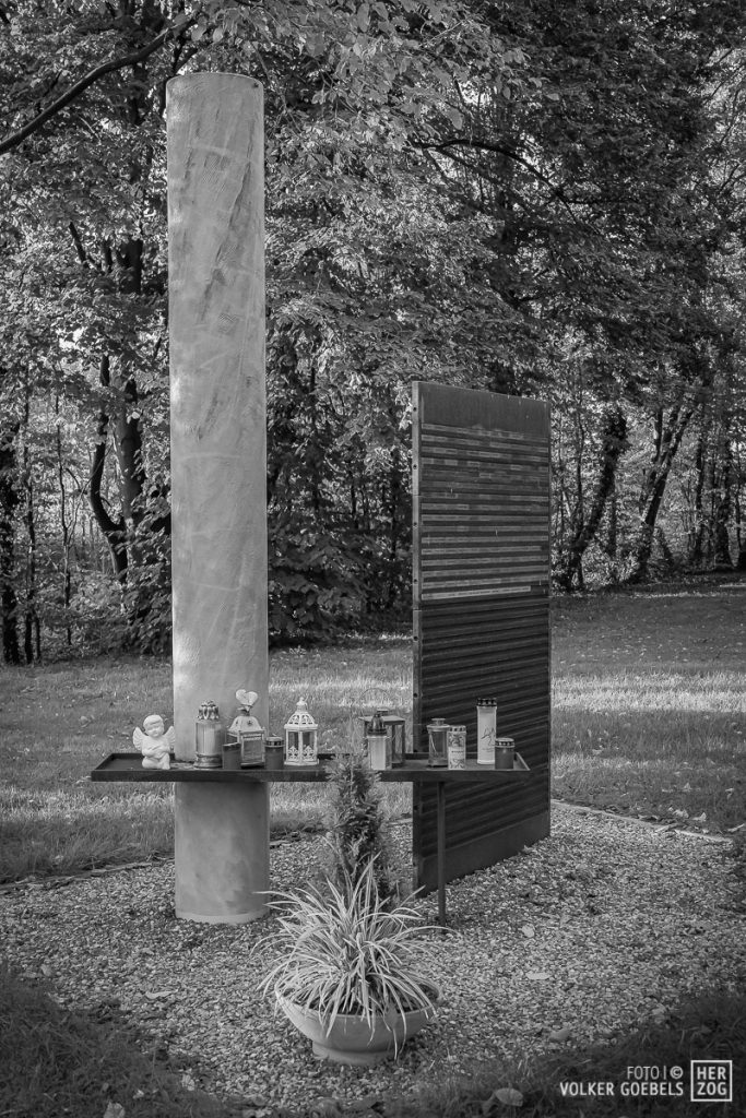 Friedhof stele Foto Volker Goebels