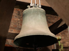 Glocken läuten zum Konzert