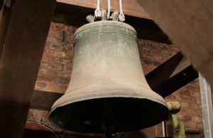 Glocken läuten zum Konzert