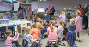 Korso durch die Stadtbücherei