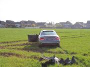 Gefährliches Überholen endet im Feld