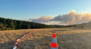 Update 17.48 Uhr: Gemeinsam gegen das Feuer