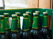 Da fliegen die Bierkästen