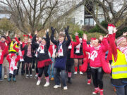 Wachsender Zug mit guter Laune