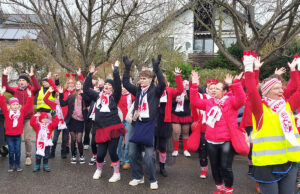 Wachsender Zug mit guter Laune